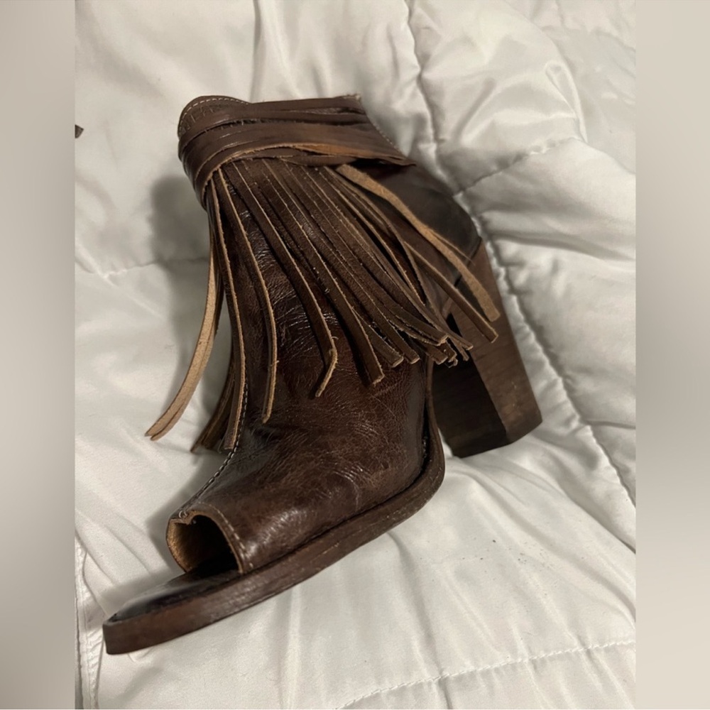 Bed Stu Onset Olivia Peep Toe Brown Fringe Leather
Ankle Boots